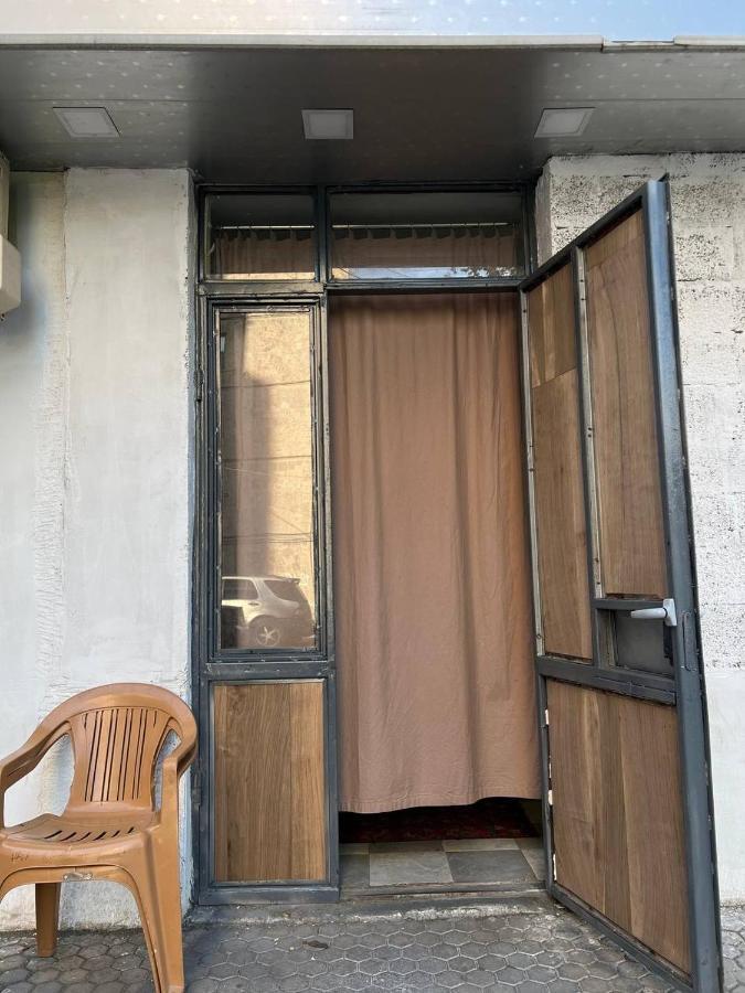 Vahe'S Family Guest House Front يريفان المظهر الخارجي الصورة